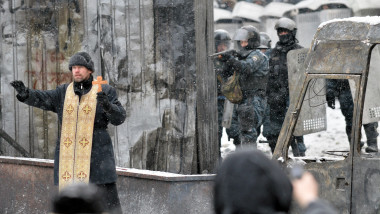 Preot violente Kiev Ucraina 22 ianuarie 2014 2 -AFP Mediafax Foto-Sergei SUPINSKY