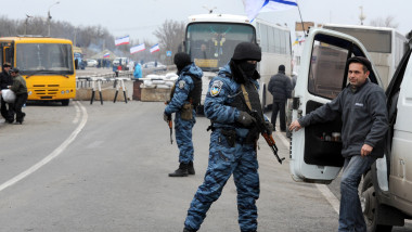 Control Crimeea Berkut - AFP Mediafax Foto-VIKTOR DRACHEV