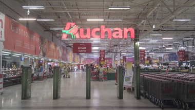 796px-Auchan Hypermarket in Constanta Romania