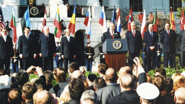 Semnare NATO zece ani Adrian Nastase - ciordeala