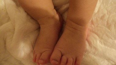 copil picioruse