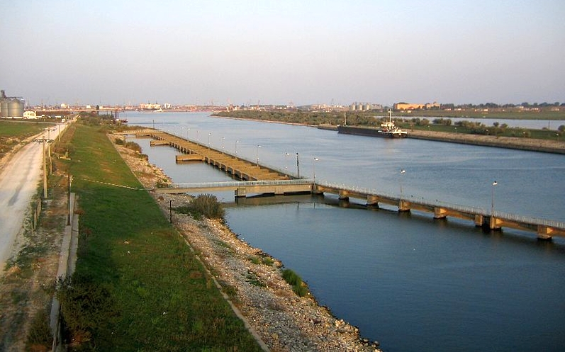 Două femei au fost găsite moarte în Canalul Dunăre-Marea Neagră. Una dintre ele era dispărută din aprilie