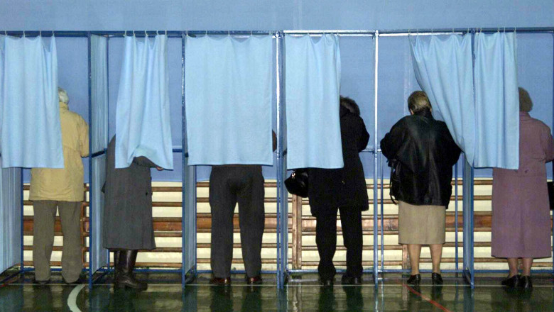 urna alegeri pensionari-Mediafax Foto-Marius Vasilica 2 1