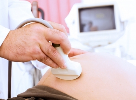 Proiectul de la Senat care incriminează avortul, criticat dur: „practici comuniste și putiniste. Amintește de decretul lui Ceaușescu”