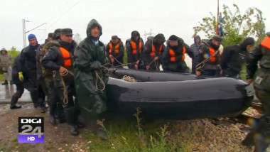 inundatii serbia barca salvare digi24