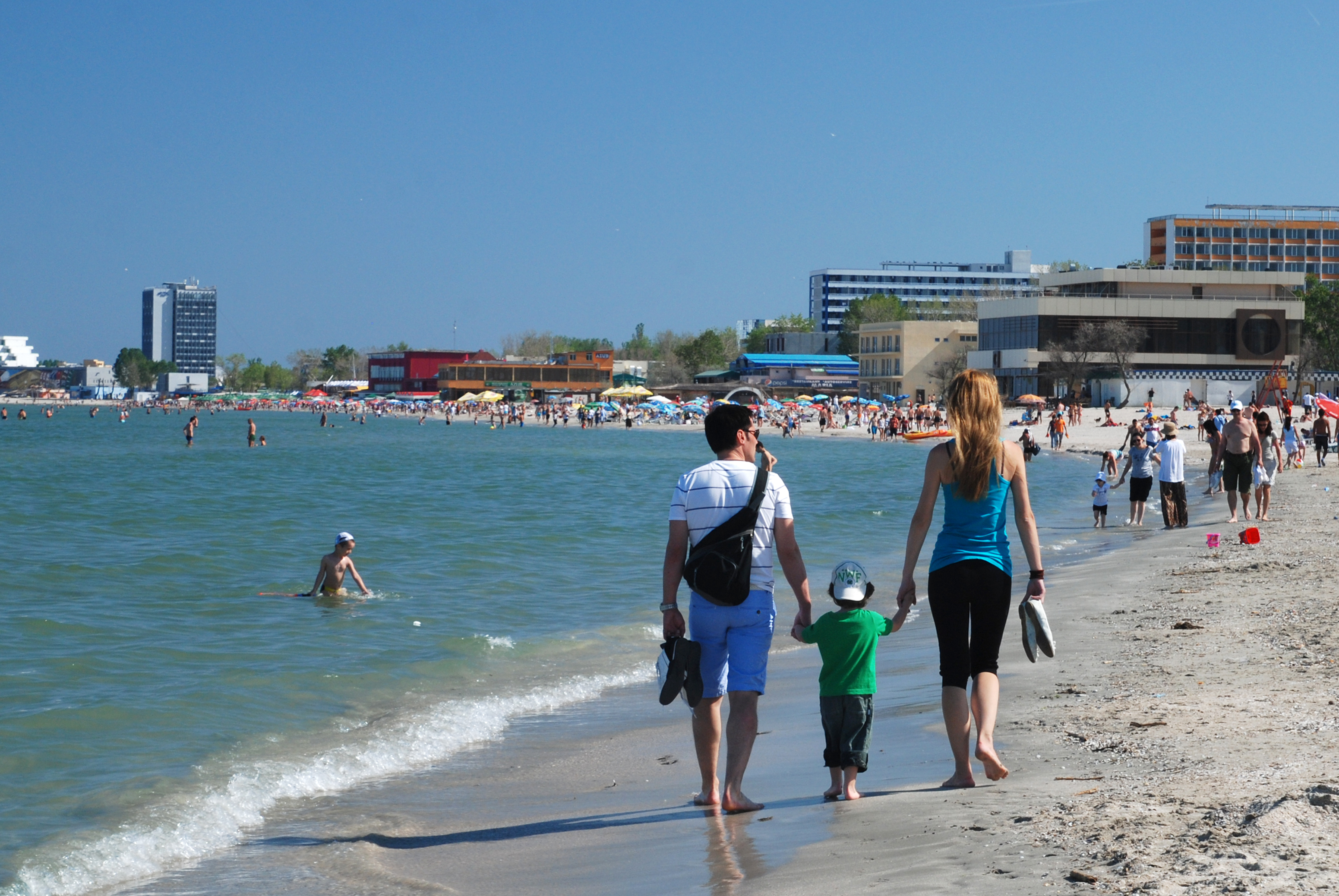 Vacanțele și ieșirile în oraș se scumpesc de la 1 august. Cât de mult va afecta creșterea TVA domeniul Horeca