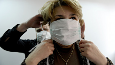 gripa masca -3913305-Mediafax Foto-Andreea Balaurea 1