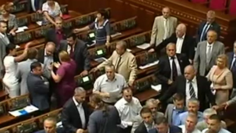 parlament ucraina batausi 1