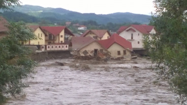 inundatii vladesti valcea iulie 2014 - sorin nicu telespectatori digi24 4 -1