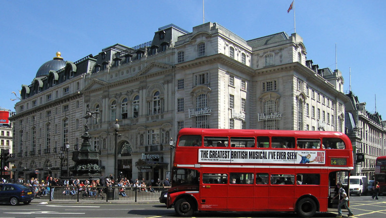 Routemaster Bus Piccadilly Circus