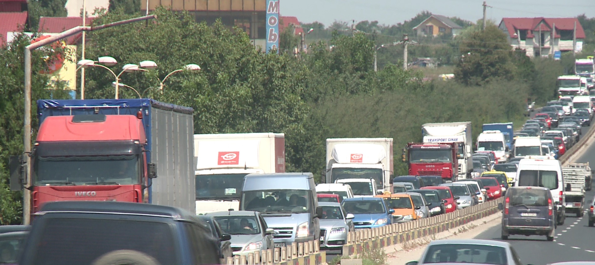 Trafic aglomerat pe DN 39 către și dinspre Vama Veche. Circulația este îngreunată din cauza unui accident între un autocar și 4 mașini