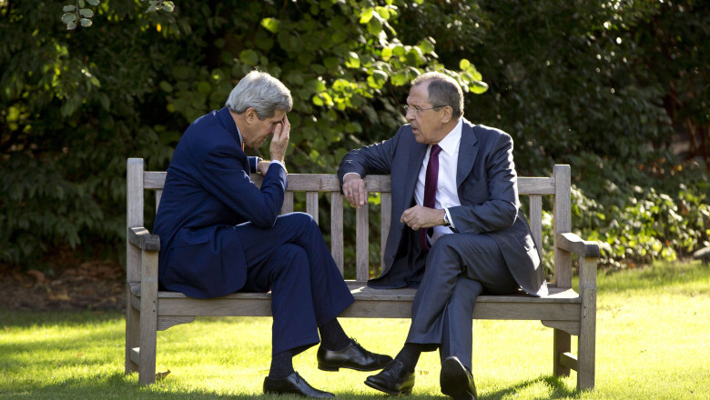 Lavrov si Kerry pe banca-AFP Mediafax Foto-Carolyn Kaster