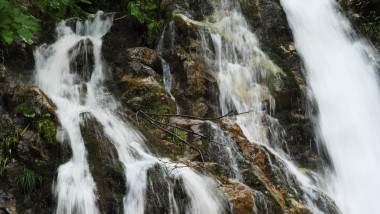 cascada-urlatoarea-mare