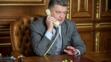 petro porosenko vorbeste la telefon cu vladimir putin - fb porosenko