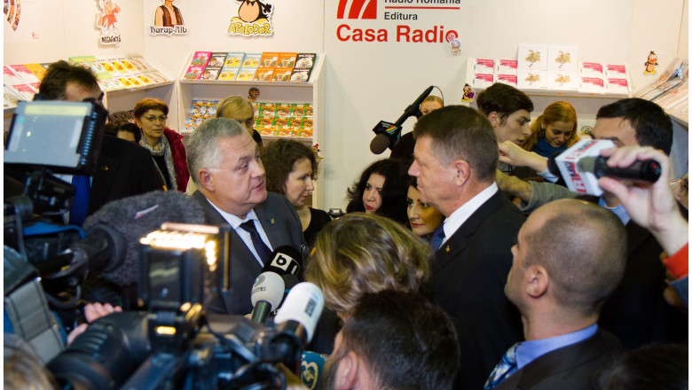 Iohannis la Gaudeamus 2014 cu presedintele RRA - Foto. Alexandru Dolea