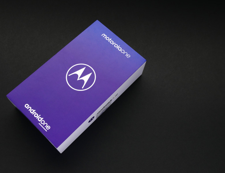 Motorola ONE, unboxing of new model of Motorola smarphone operating on Android ONE system