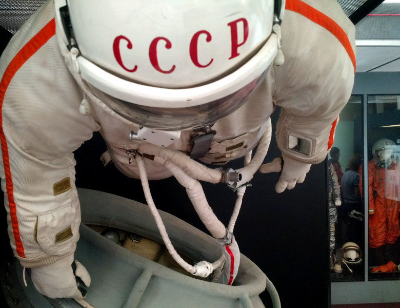 costum cosmonaut alexei leonov