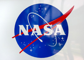 emblema NASA perete