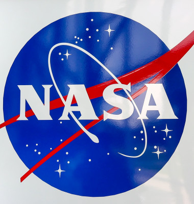 emblema NASA perete