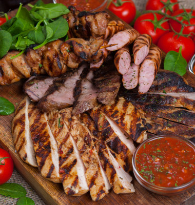 Mixed,Grilled,Meat,Platter.,Assorted,Delicious,Grilled,Meat,With,Vegetable.