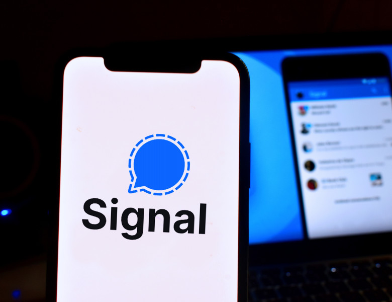 Smartphone,With,The,Signal,Logo,Is,A,Free,And,Open