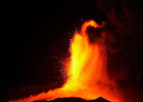 eruptie vulcanul etna