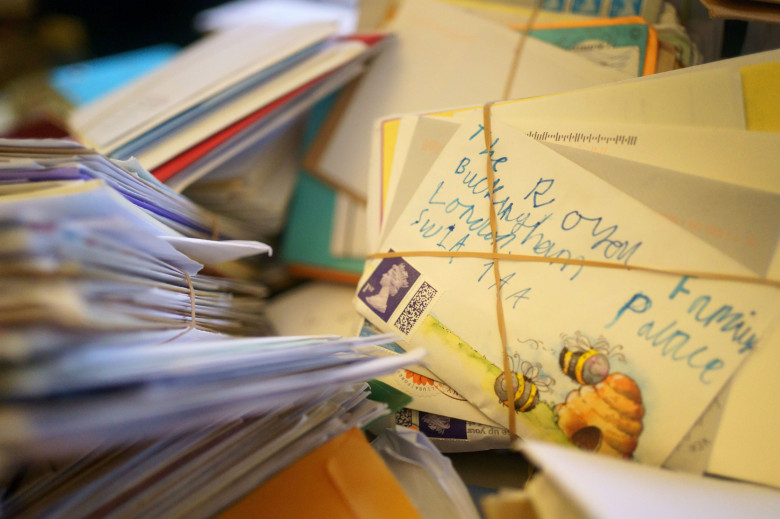 Letters of condolence sent by members of the public, Buckingham Palace, London, UK - 27 Sep 2022