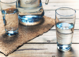Glasses,Of,Water,On,A,Wooden,Table.,Selective,Focus.,Shallow