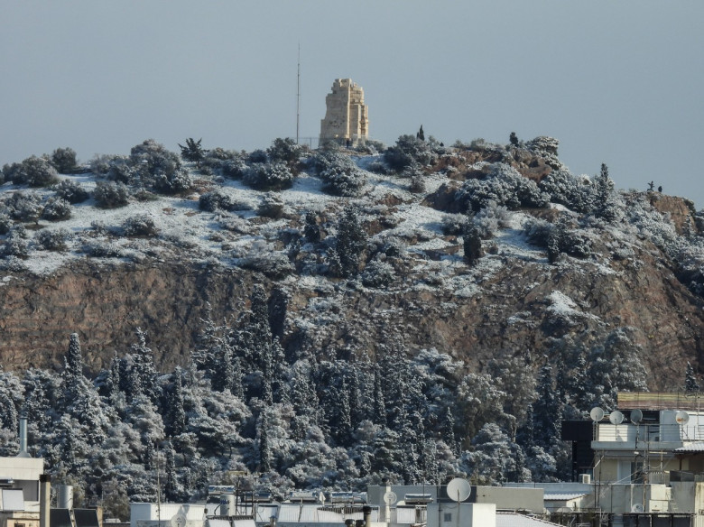 Atena, sub zăpadă în urma furtunii „Barbara”/ Profimedia
