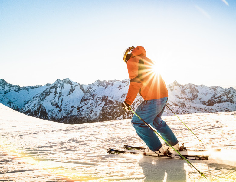 Professional,Skier,Athlete,Skiing,At,Sunset,On,Top,Of,French