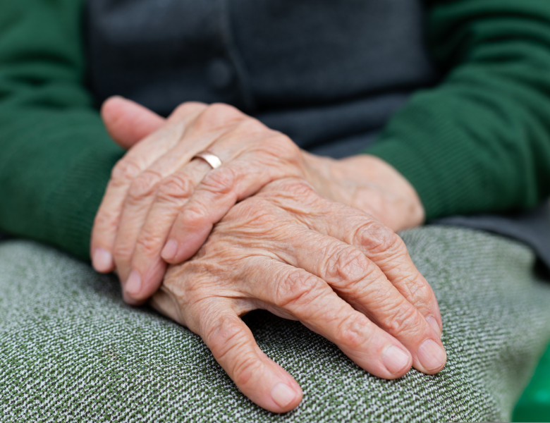 Close,Up,Picture,Of,Elderly,Hands,Of,A,Widowed,Woman