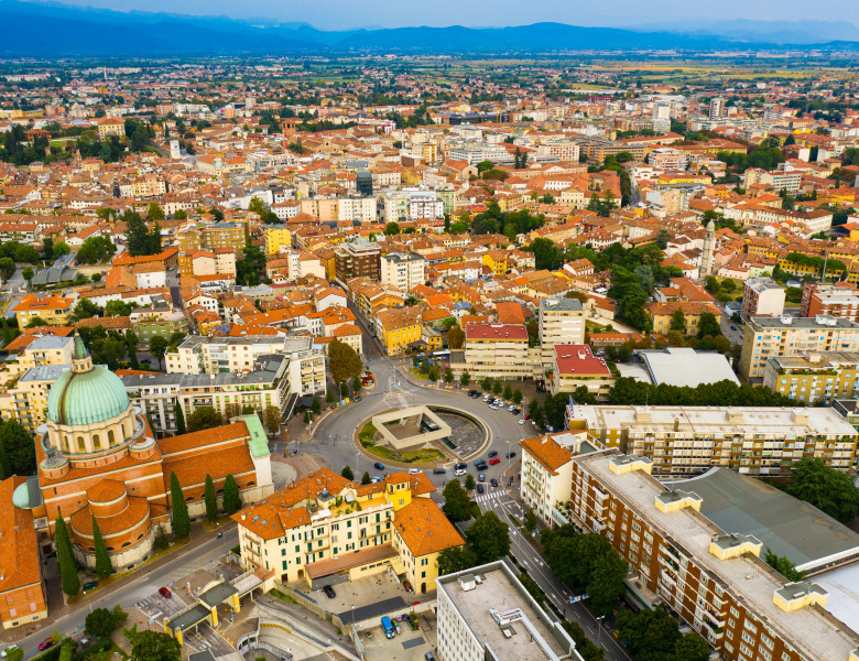 Panoramic,Aerial,View,Of,Udine,Cityscape,,Italy