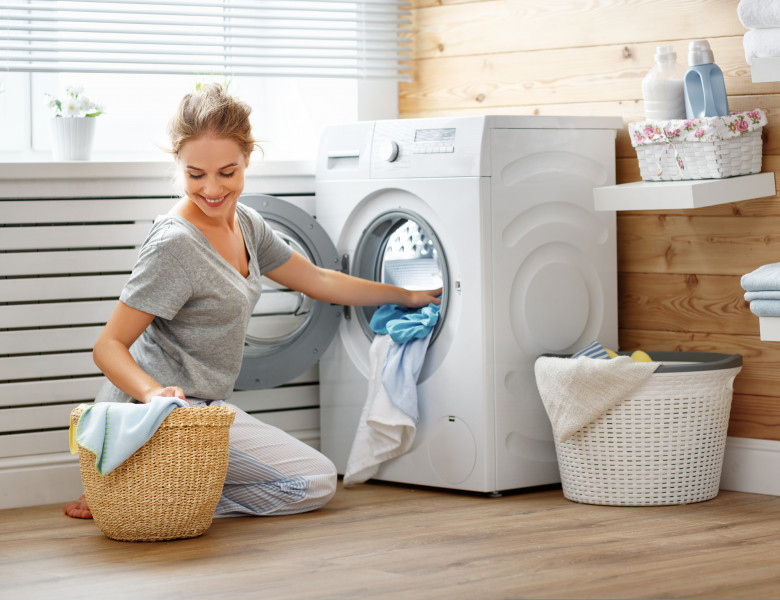 A,Happy,Housewife,Woman,In,Laundry,Room,With,Washing,Machine