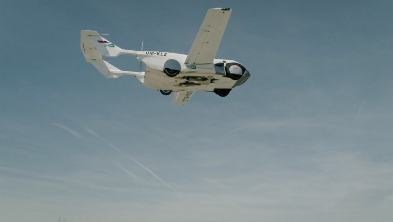 Un artist din Franța a devenit prima persoană care a călătorit într-o mașină zburătoare / Profimedia Images