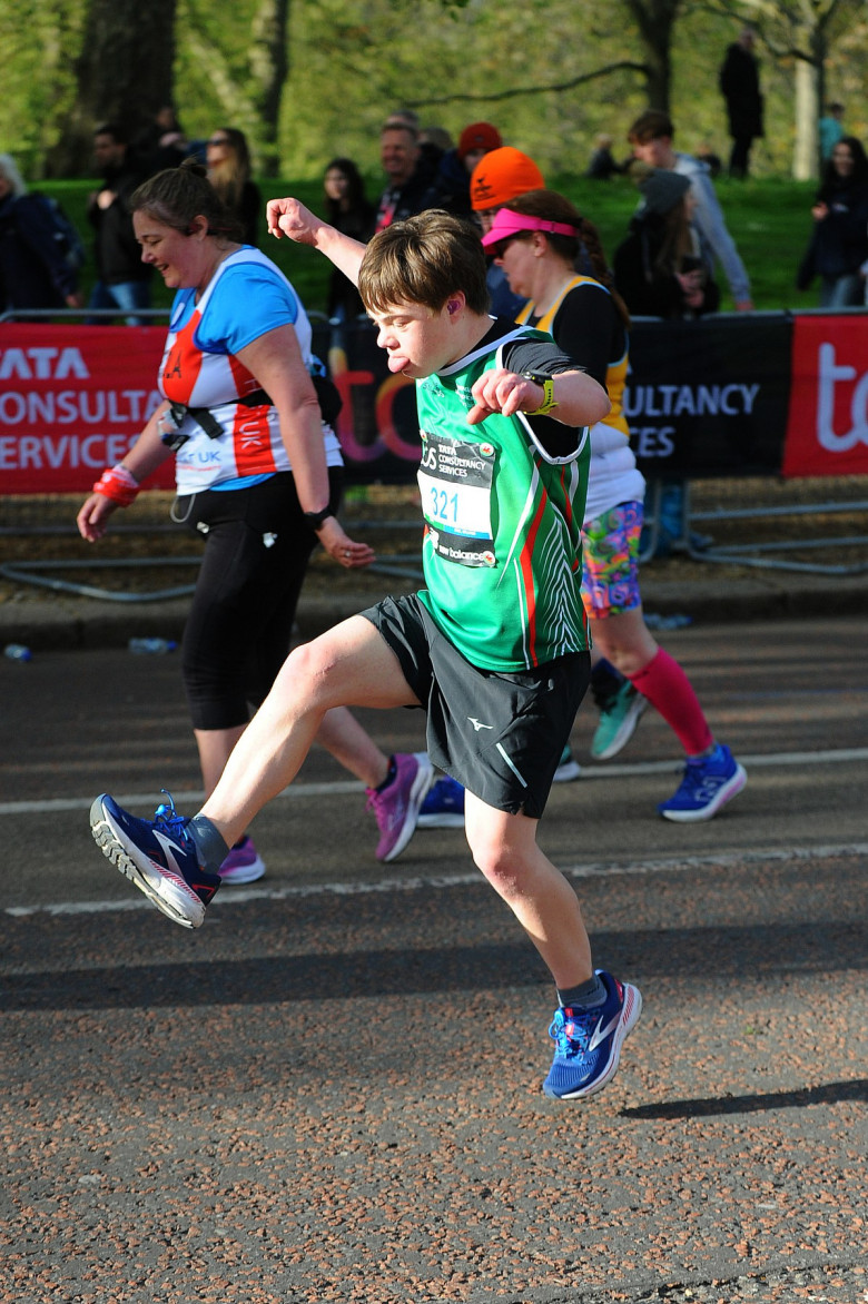 Celebrities run the 2024 London Marathon