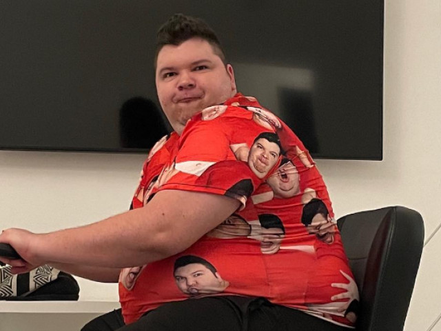 Un YouTuber cu peste 5 milioane de abonați a slăbit mai mult de 100 kg. Cum și-a păcălit urmăritorii în ultimii doi ani să creadă că e încă obez