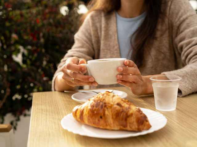 Ce alimente și băuturi nu ar trebui să consumi niciodată pe stomacul gol. Cafeaua e cap de listă