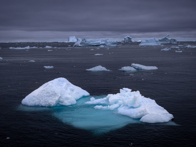 Topirea gheţii din Antarctica favorizează formarea furtunilor. Schimbările se resimt și la mari distanțe