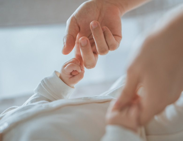 Close-up,Little,Hand,Of,Child,Baby,Holding,Hand,Of,Mother,