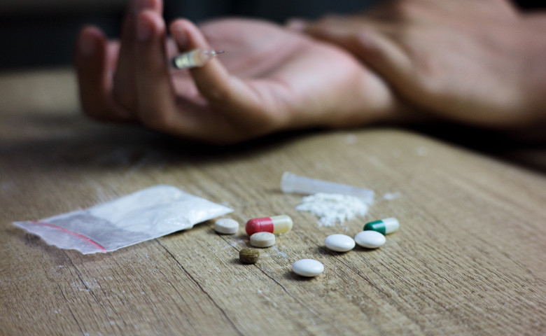 Ce se întâmplă când sunt consumate cocktailuri de droguri/ Shutterstock
