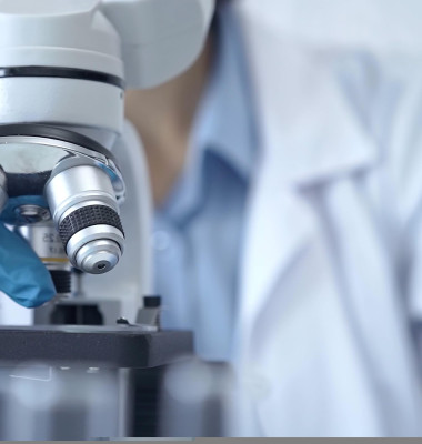 Scientist,Using,Microscope,In,Laboratory.,Close-up,Of,A,Researcher's,Hands
