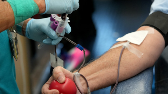 Cum te pregătești pentru analizele de sânge. Ai voie să bei apă în ziua recoltării?