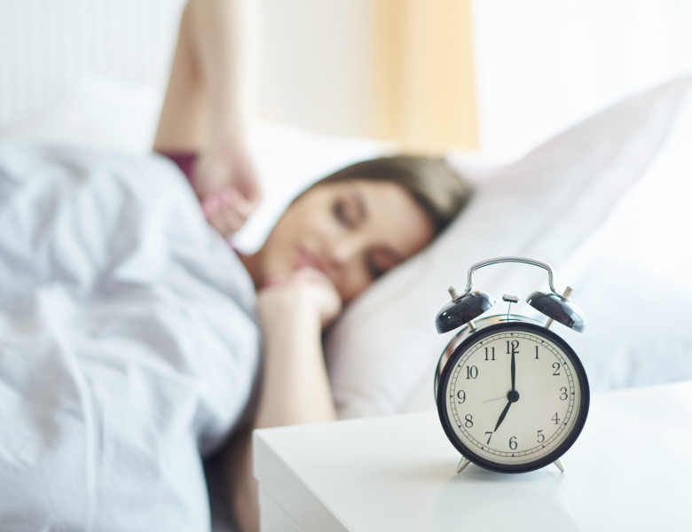 ceas cu alarma, somn, trezire