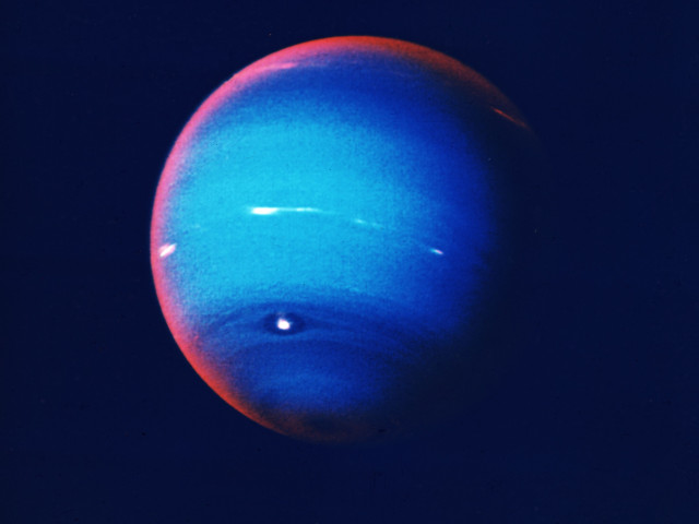 Un „intrus” de mărimea planetei Pluto a provocat haos în jurul lui Neptun. Semne ale unui cataclism străvechi, detectate de telescopul Webb