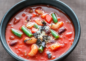 Supă minestrone