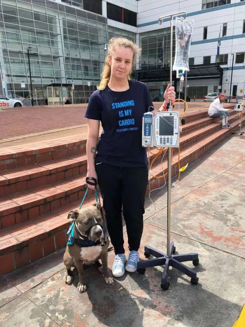 Acest câine a refuzat să-și lase stăpâna singura în spital după ce i-a salvat viața/ Facebook