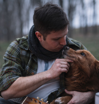 Motivul pentru care o femeie vrea să scape de câinele soțului ei/ Freepik