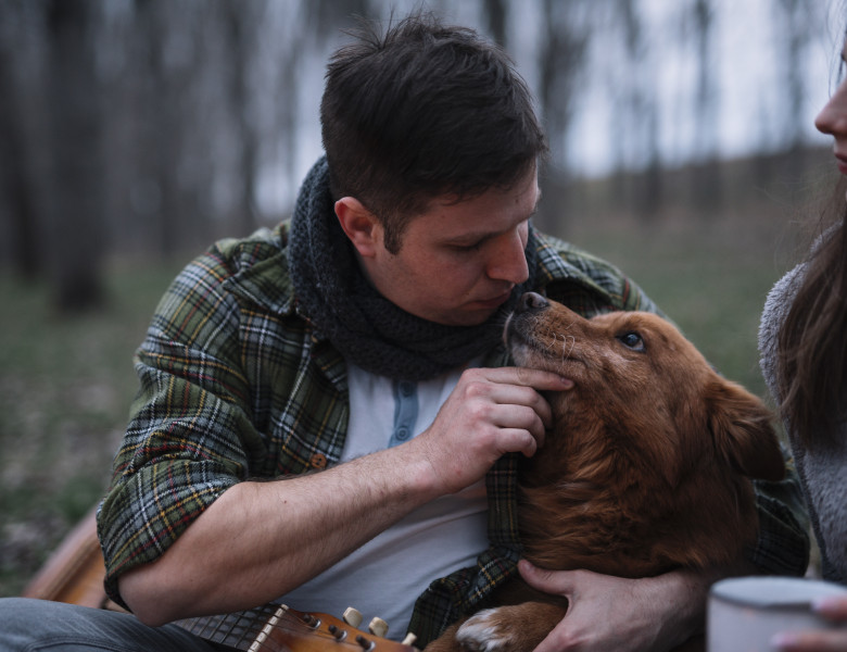 Motivul pentru care o femeie vrea să scape de câinele soțului ei/ Freepik