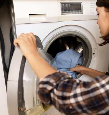 Pisică în mașină de spălat/ Profimedia