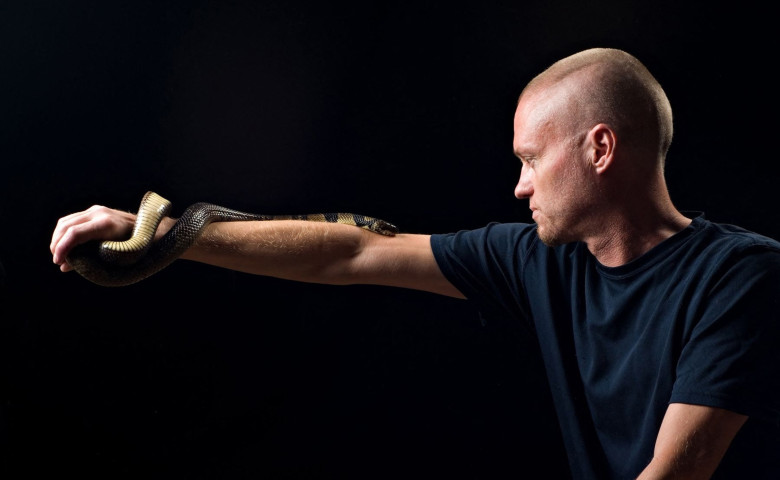 Un b&abreve;rbat s-a l&abreve;sat mușcat intenționat de sute de șerpi veninoși&sol; Profimedia